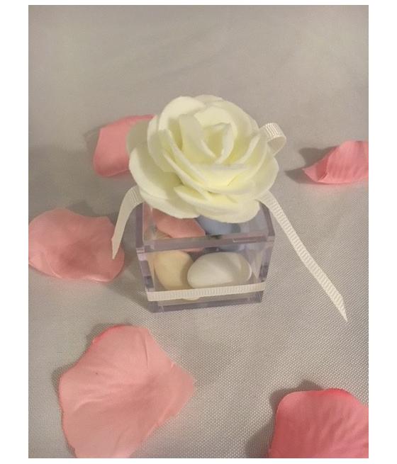 Boite carre plexi avec rose blanche 