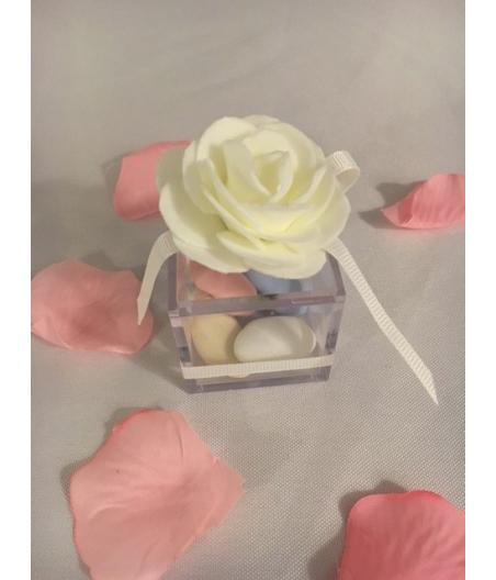 Boite carre plexi avec rose blanche 