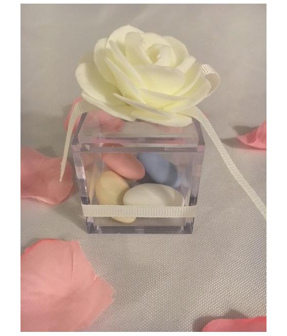 Boite carre plexi avec rose blanche 