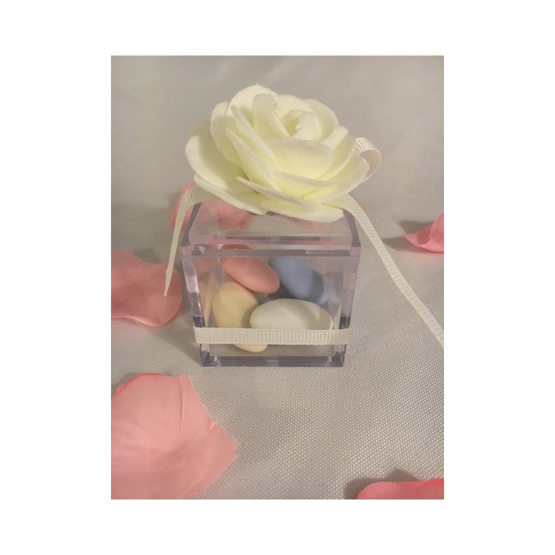 Boite carre plexi avec rose blanche 