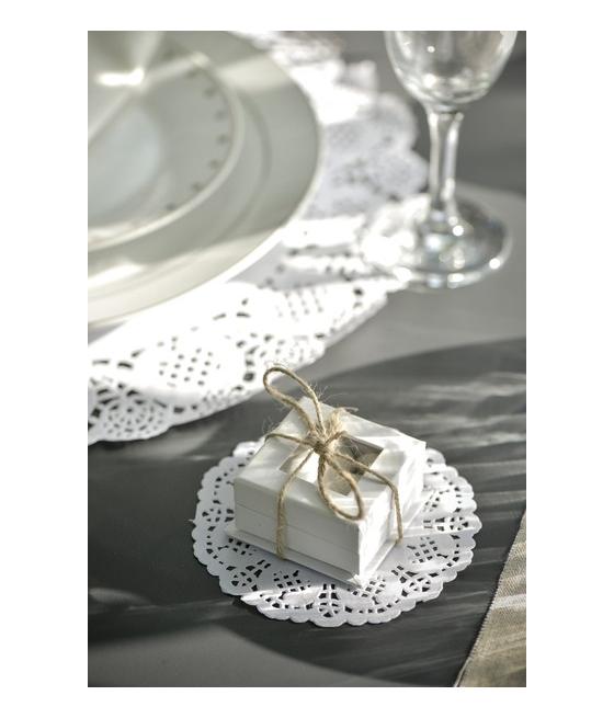 Boîtes carrées à fenêtre blanche