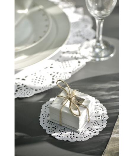 Boîtes carrées à fenêtre blanche