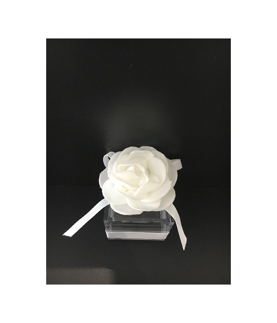 Boite carrée avec rose blanche