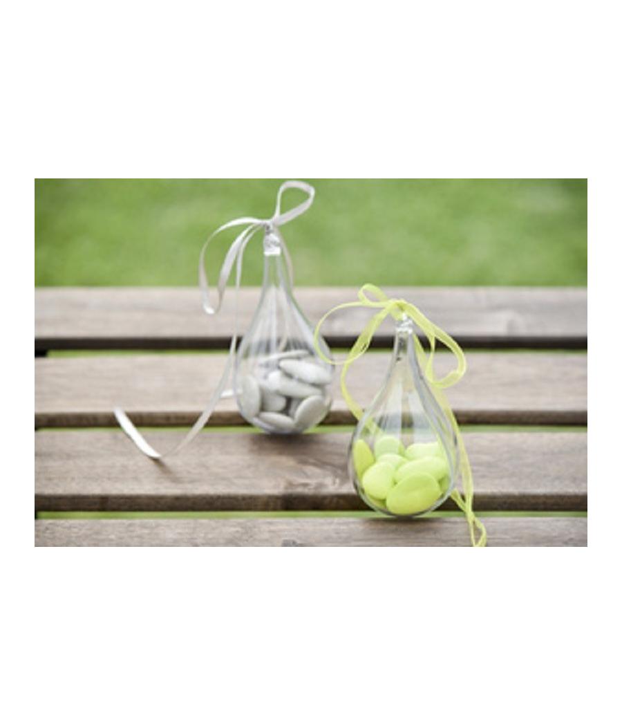 Gouttes d'eau transparente