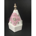 Boite à dragées en forme de tabka rose et argenté.