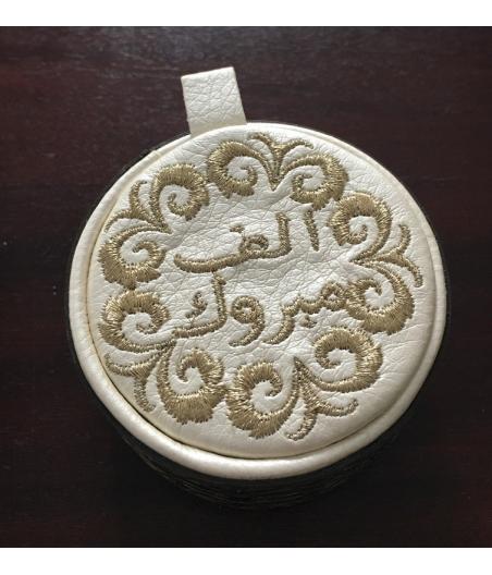 Boite à dragées ronde en cuir avec fil dorée