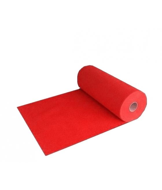 Tapis rouge avec film de protection et ignifugé.