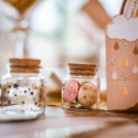 Fiole en verre avec petites étoiles